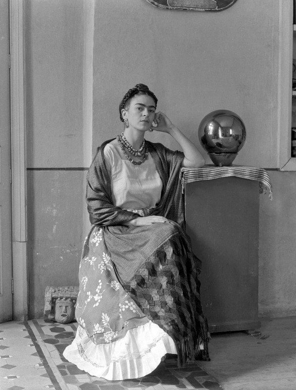 Frida Kahlo (con globo de cristal)