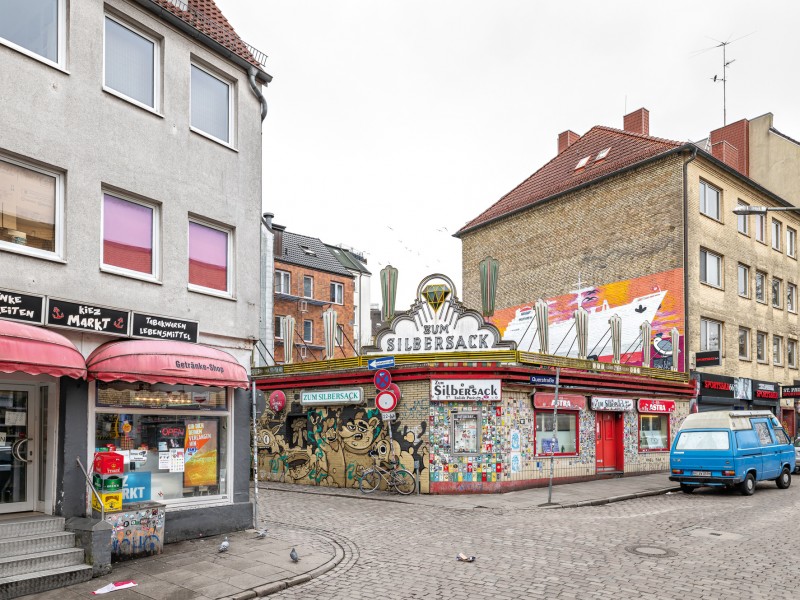 Peter Bruns und Claas Möller, Hamburger Flachbauten, St. Pauli, Silbersackstraße, 2024