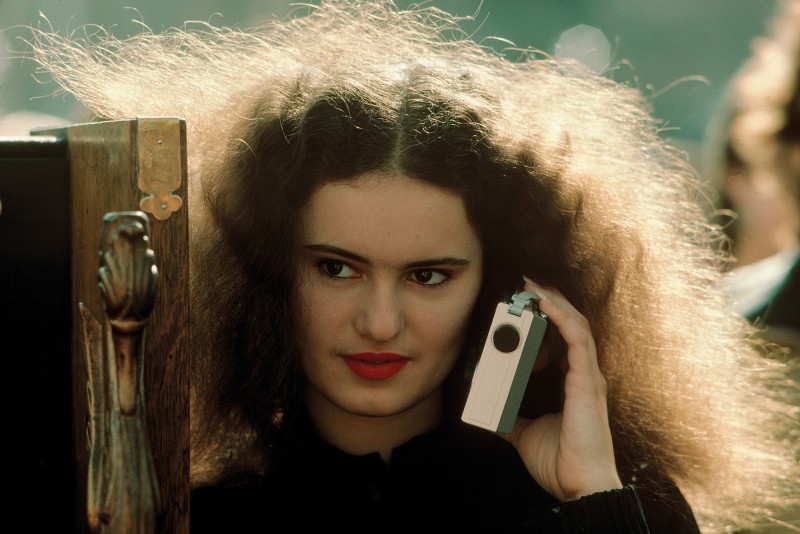 Girl-with-transistor-radio,-New-York,-1983-©-Thomas-Hoepker