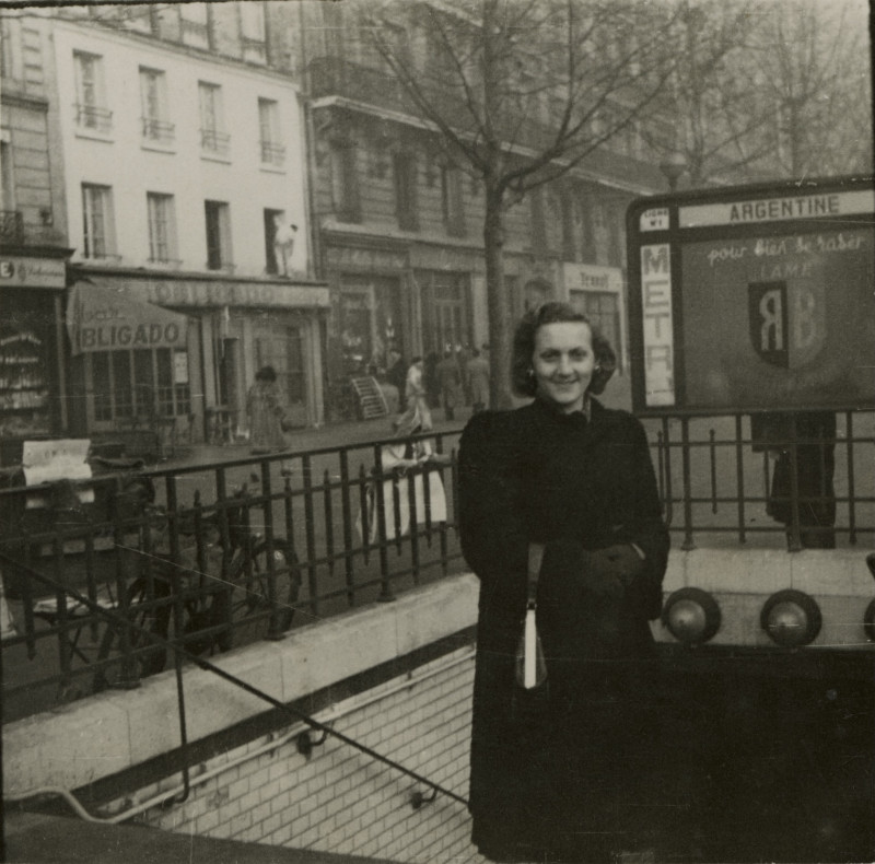 11_Lola_Mother_Paris_1951_Unidentified Photographer
